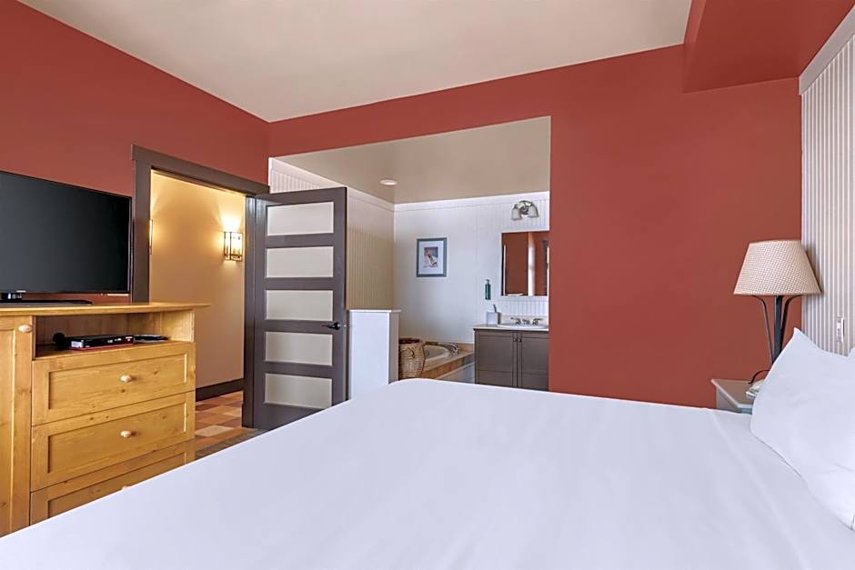 Photo 1 of 7 of 1 Bedroom 1 King Bed Suite, Ground Floor