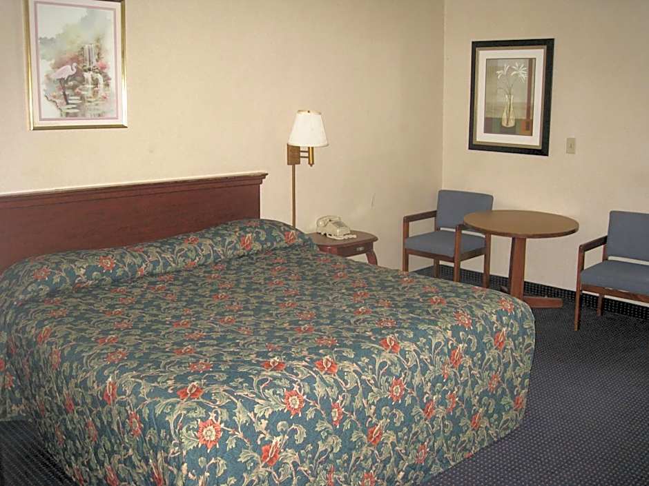 Photo 1 of 6 of Standard 1 King Bed, Smoking