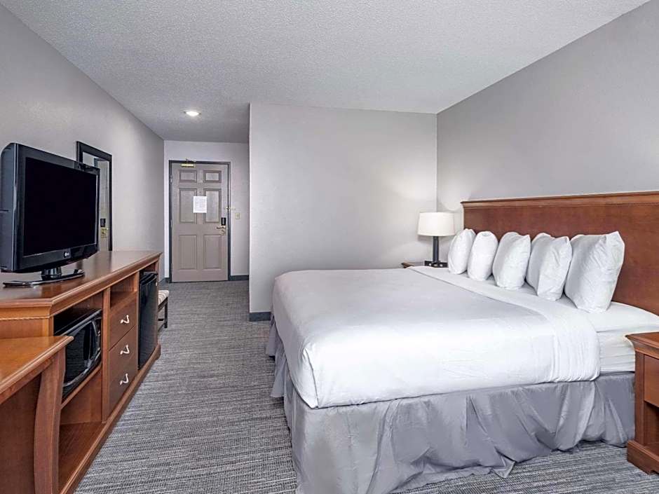 Country Inn & Suites by Radisson, Toledo, OH