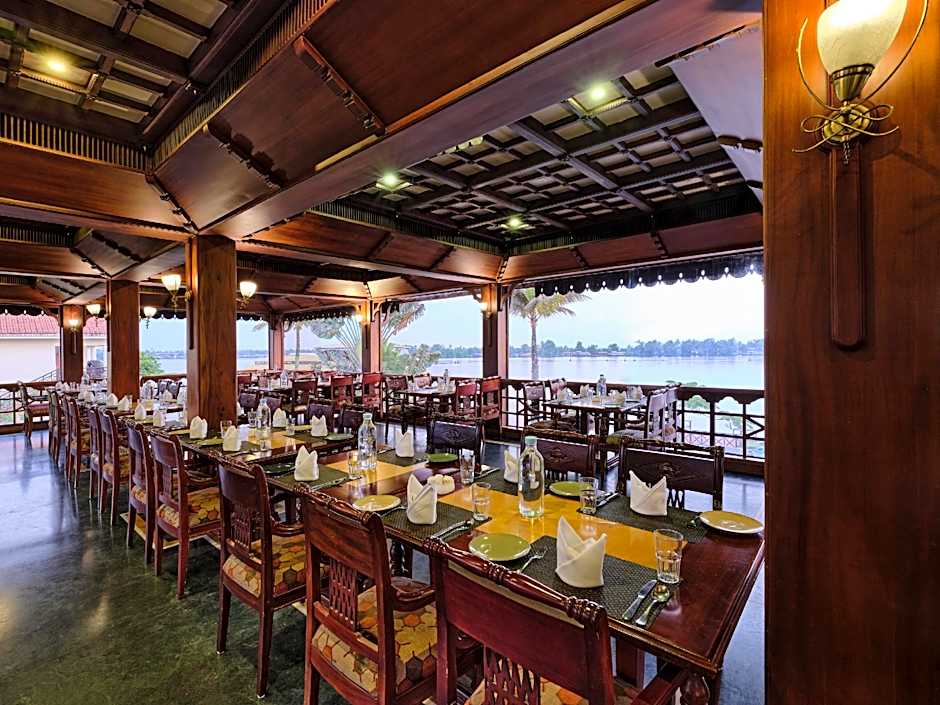 Sterling Lake Palace Alleppey