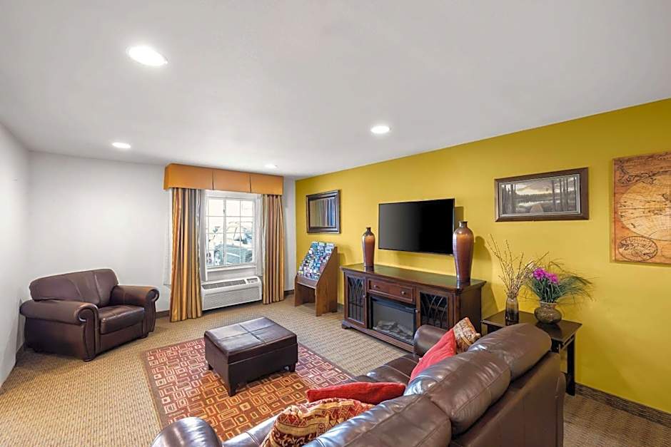 Days Inn & Suites by Wyndham Rochester South