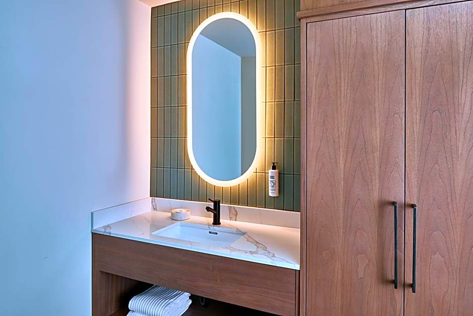 Monterey Beach Hotel, a Tribute Portfolio Hotel