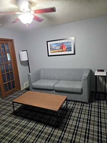 Premier King Suite - Non-Smoking
