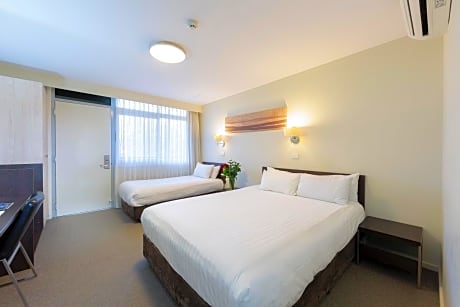 Superior Queen Room with Single Bed