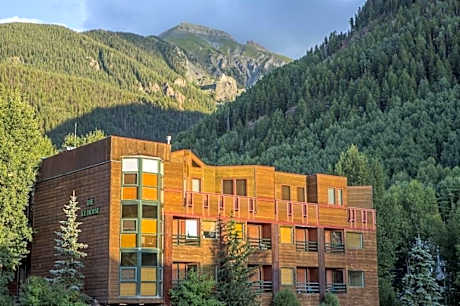 Ice House Suites and Condominiums