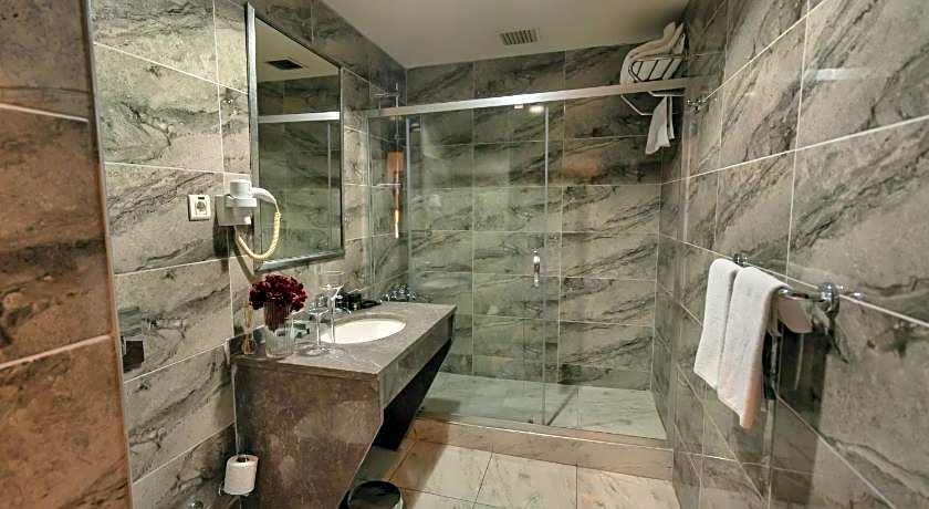 The Green Park Bostanci