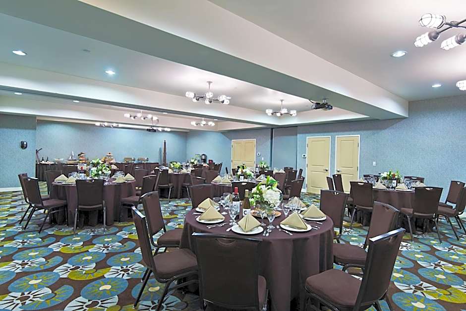 Oxford Suites Silverdale