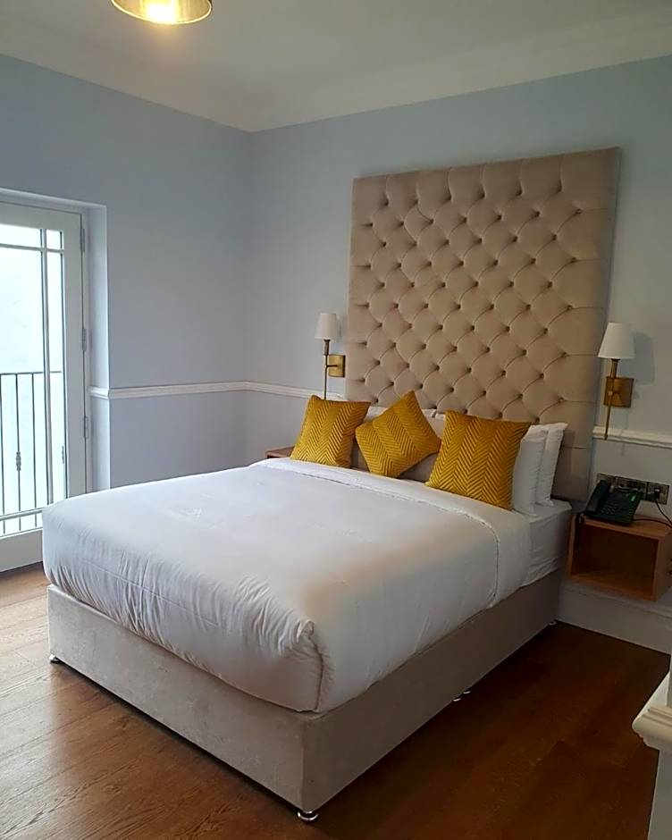 Photo 1 of 5 of Double Room