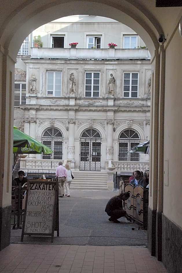 Chmielna 5 Rooms & Apartments