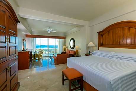 Junior Suite Deluxe Premium Level (2 Adults + 2 Child)