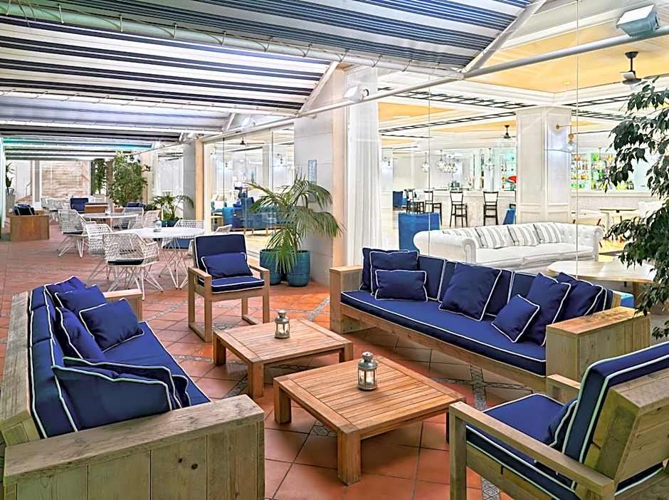 H10 Delfín - Adults Only