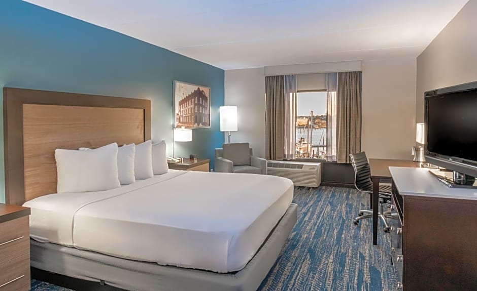 DoubleTree by Hilton New Bern - Riverfront