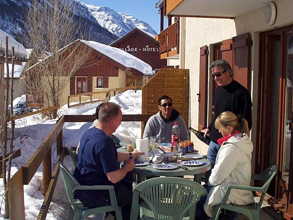 Chez Philippe - Appartements et Chalets - Panoramic Village vue Glaciers