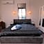 King's bed - Stay Royal and Stylish Bahai's Garden