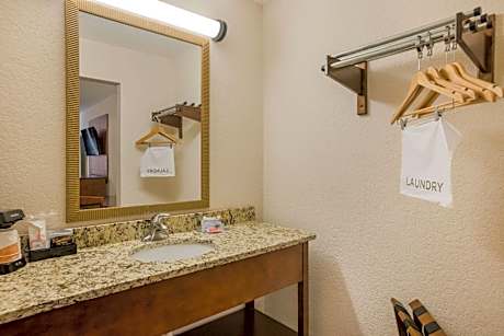 King Room - Accessible/Non Smoking