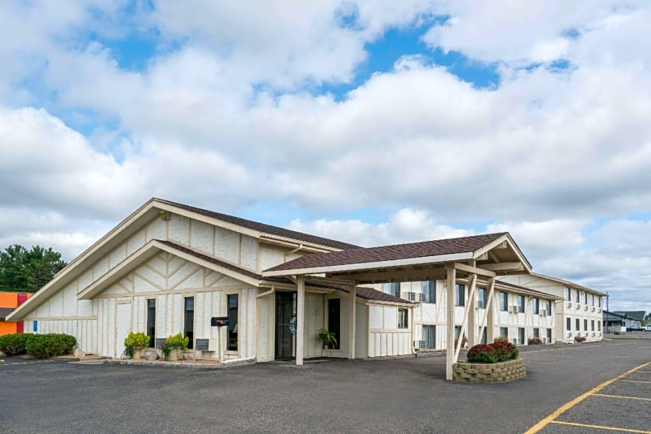 Super 8 by Wyndham Little Falls