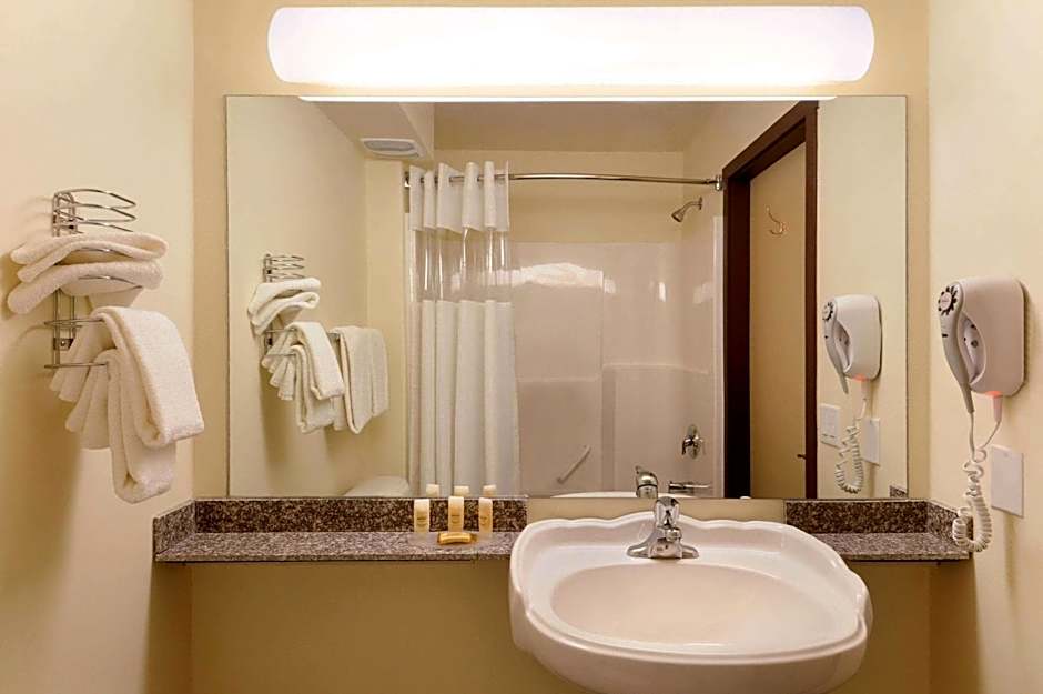 Days Inn by Wyndham Grande Prairie