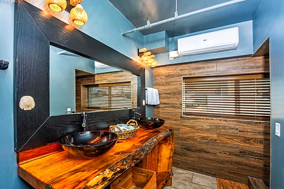 Nomads Hotel