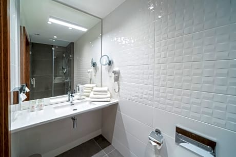 Standard PLUS - King bed (river view)