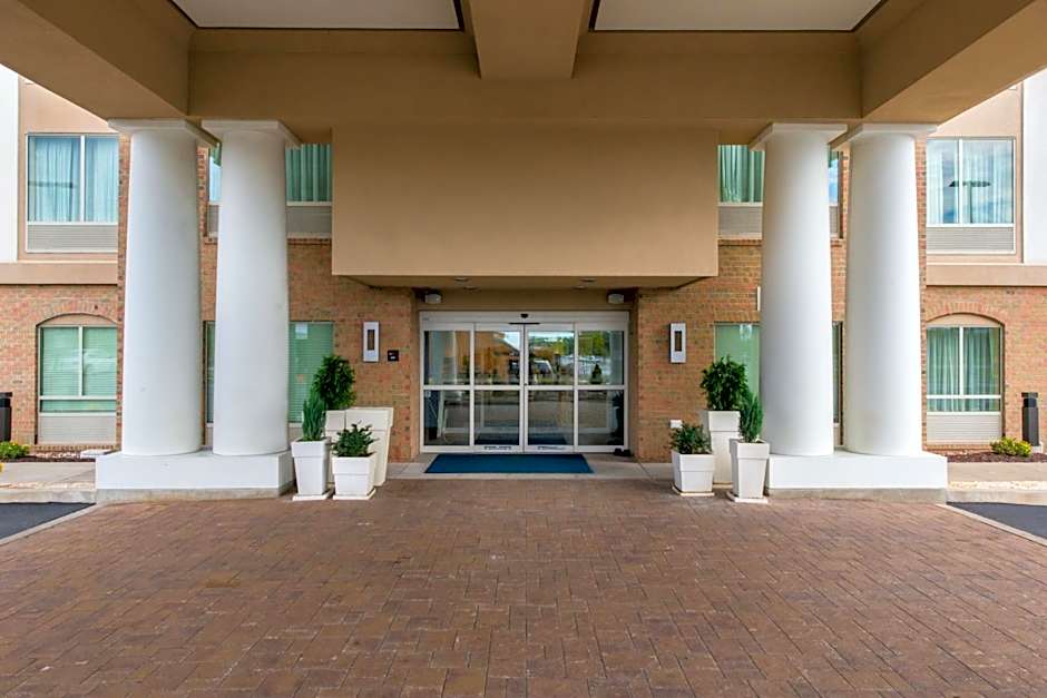 Holiday Inn Express and Suites Dickson City By IHG
