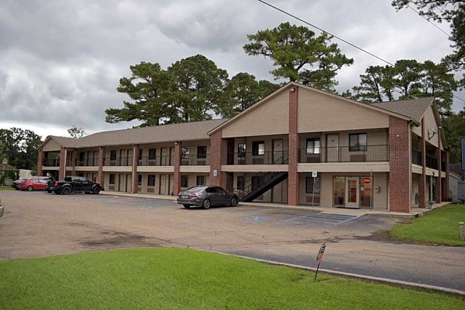 Value Inn - Livonia