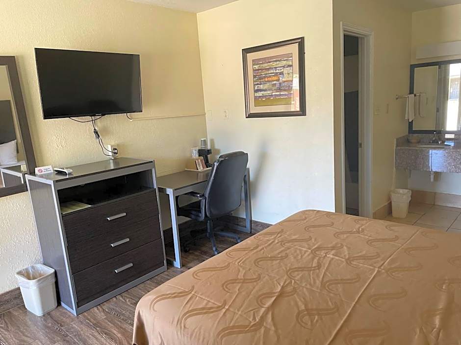 Evergreen Inn and R.V.