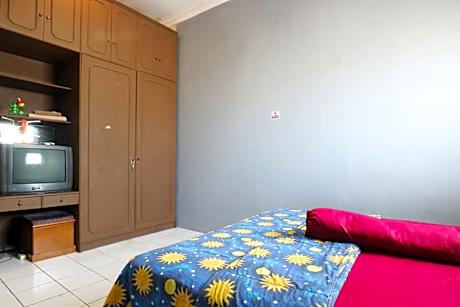 Standard Double Room with Shared Bathroom