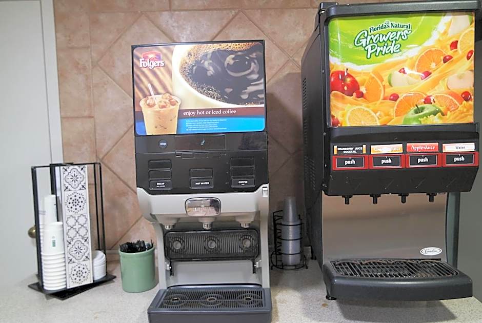 Super 8 by Wyndham Savannah