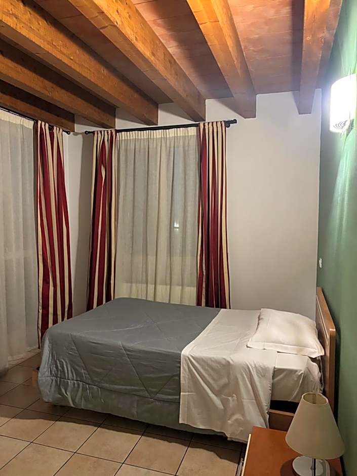 Single Room with Bathroom — 2 fotoğraftan 1. fotoğraf