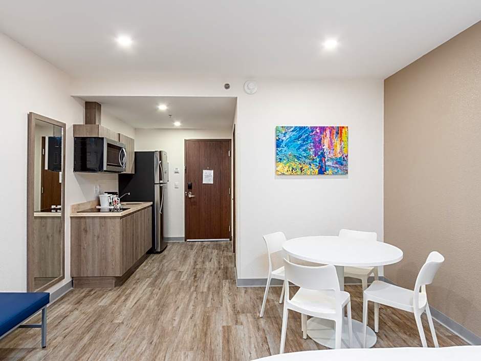 Hotel Mesaluna Short & Long Stay