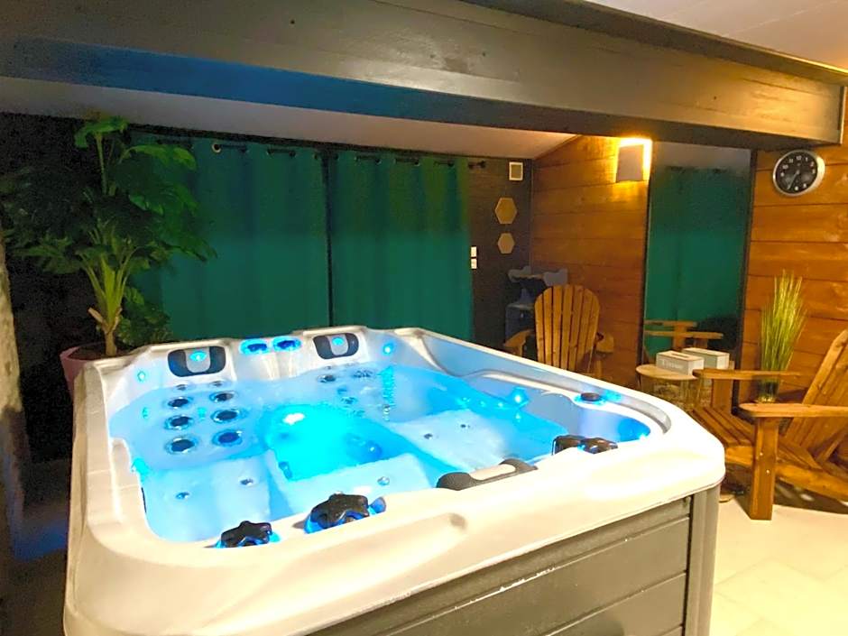 Ô Clair de Lune au cœur de Sarlat - Chambres climatisées - Parking privé - Piscine chauffée - Spa et massages
