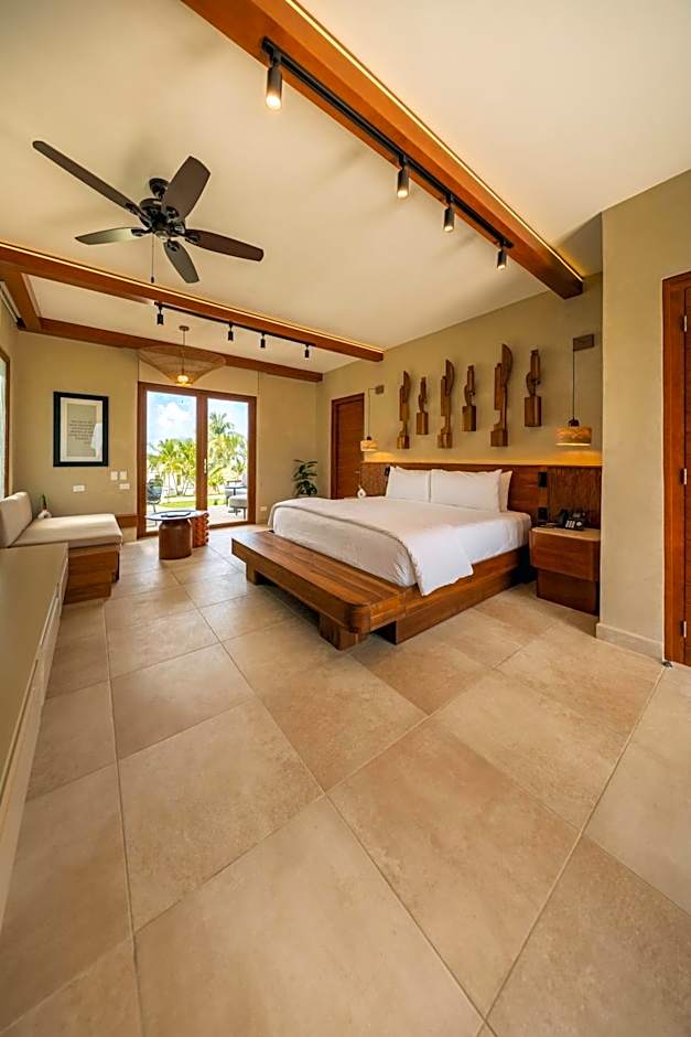 Las Verandas Hotel & Villas