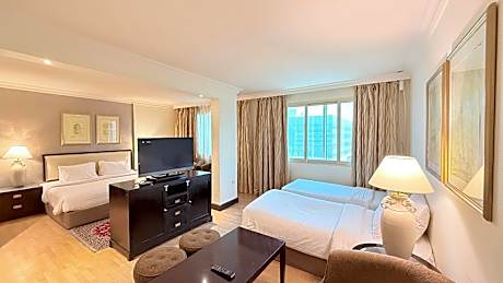 Super Deluxe Family Room