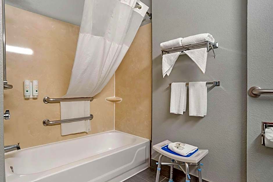 Quality Inn & Suites Birmingham - Highway 280