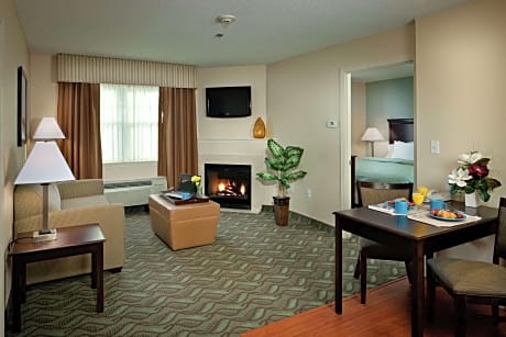 1 King Bed Studio Suite Nonsmoking