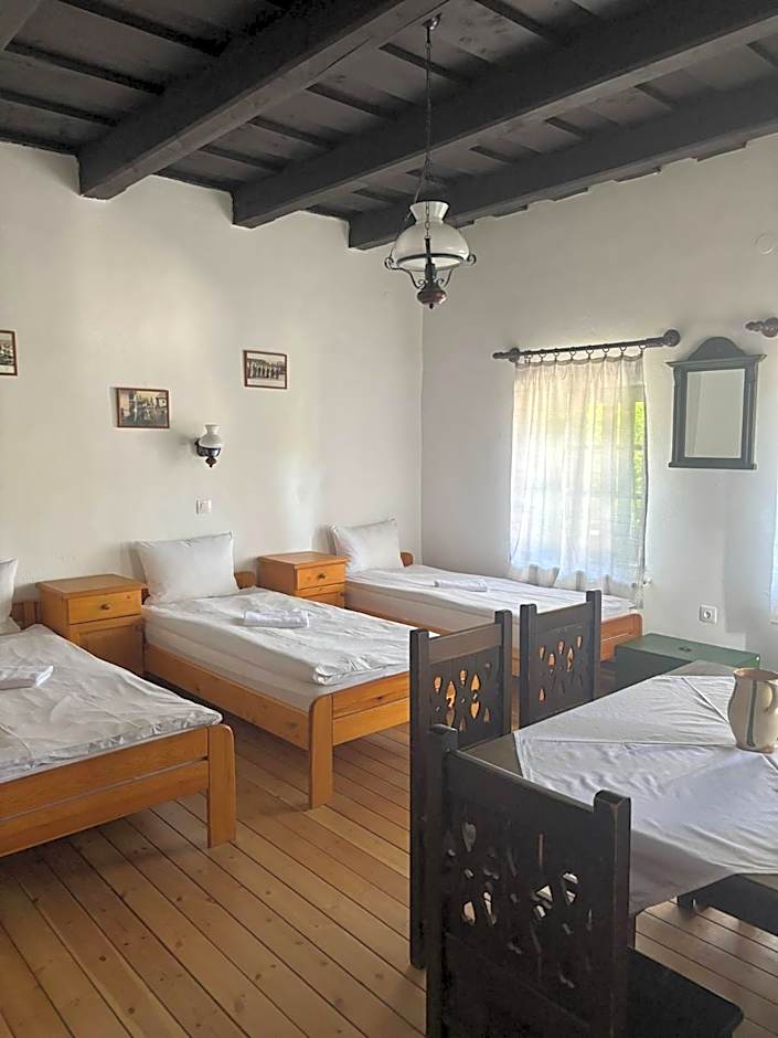 Hollóköves Vendégházak