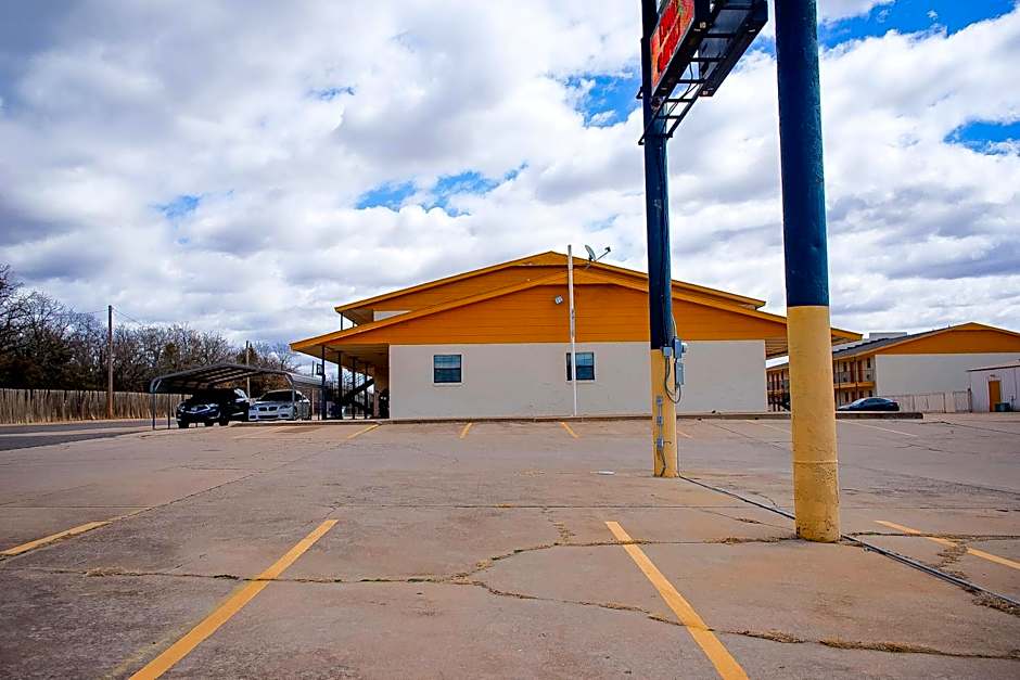 OYO Hotel Duncan, OK Hwy 81 Near Chisholm Casino