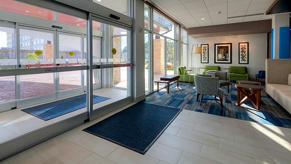 Holiday Inn Express & Suites Tulsa Midtown By IHG