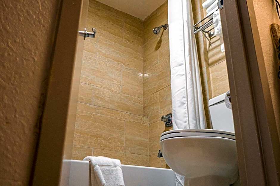 Quality Inn & Suites Near Six Flags - Austell