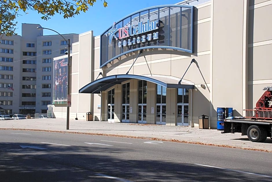 Holiday Inn Express Hotel & Suites Bloomington-Normal University Area, an IHG Hotel