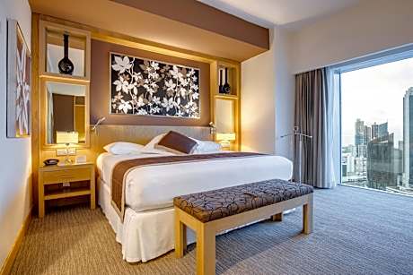Penthouse (In the heart of the City) (1 King Bed)