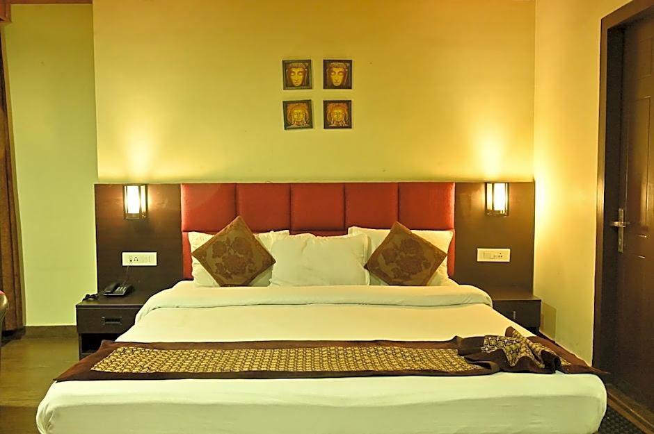 Hotel MMR Manor MG Marg