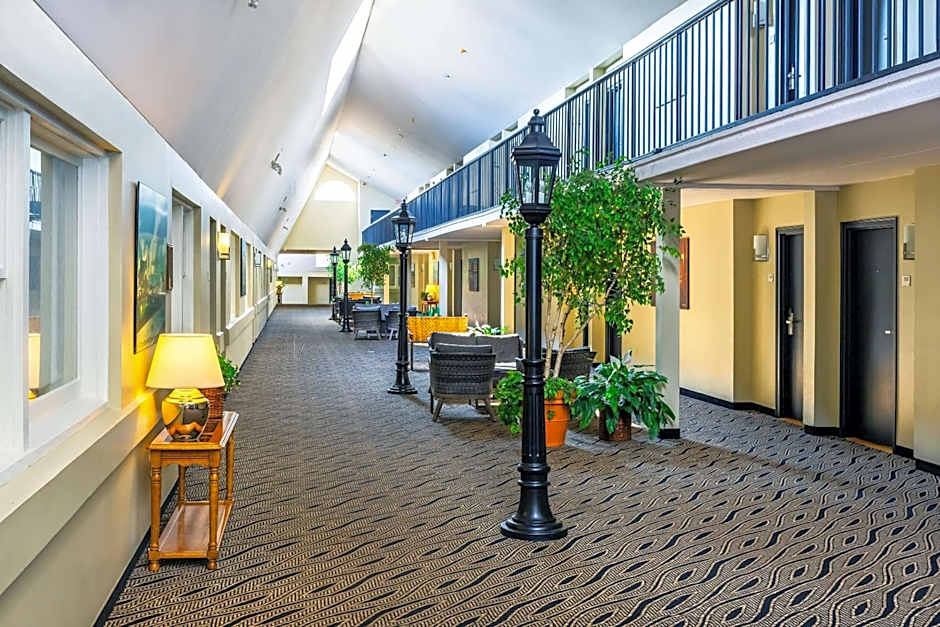 Quality Inn & Suites Garden Of The Gulf