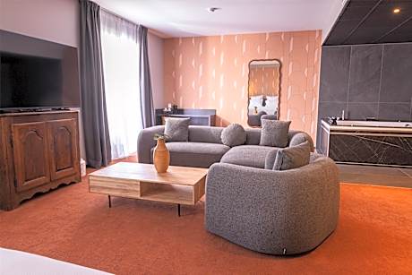 Suite-1 King Bed Non-Smoking Garden Access Lounge Area Balneo Bathtub Coffee Maker