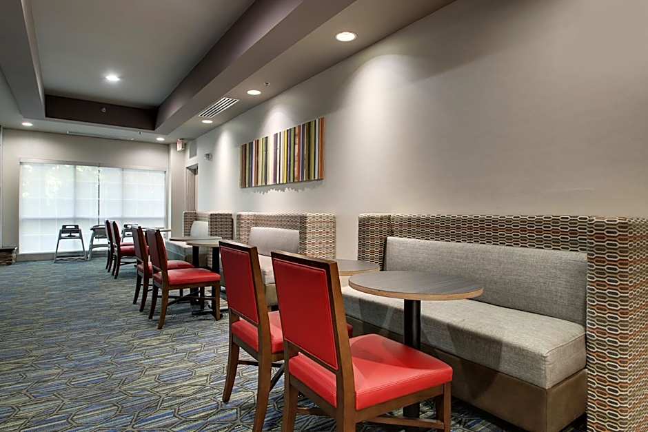 Holiday Inn Express Hotel & Suites Middleboro Raynham By IHG