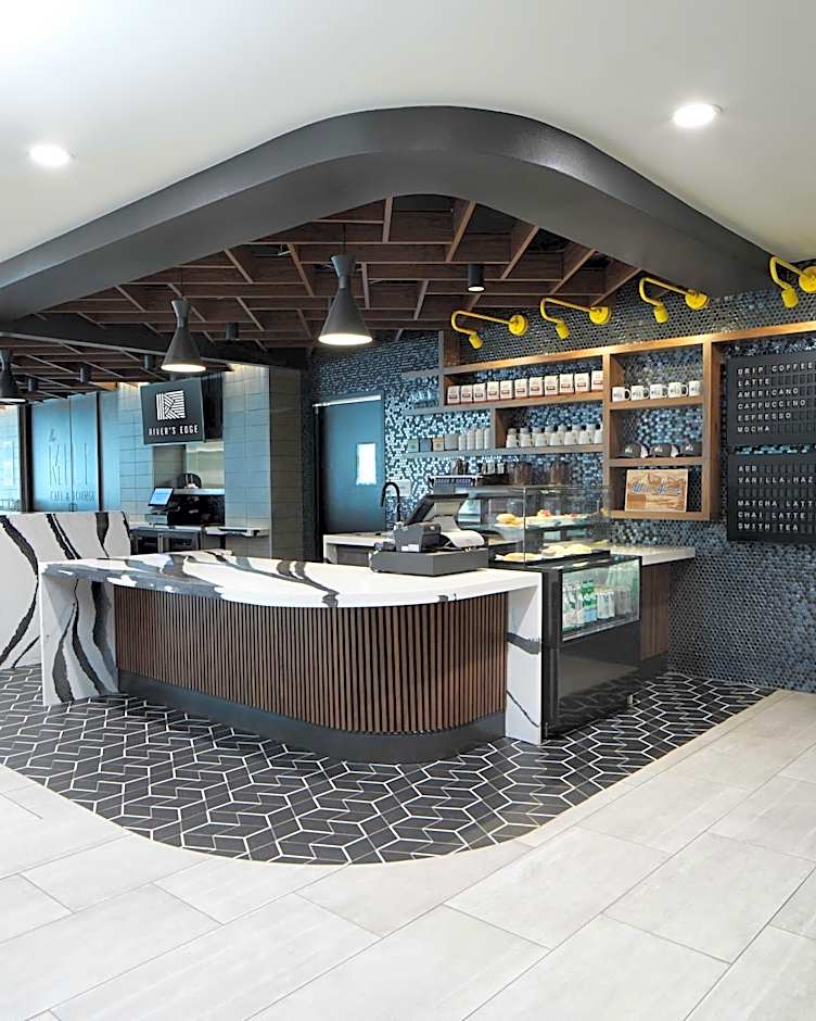 River's Edge Hotel Portland, Tapestry Collection by Hilton