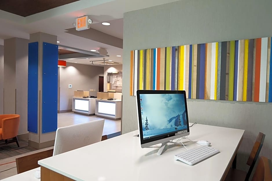 Holiday Inn Express Hotel & Suites Scott-Lafayette West, an IHG Hotel