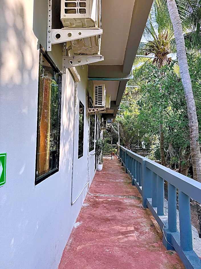 Eclipse Hostel and Bar