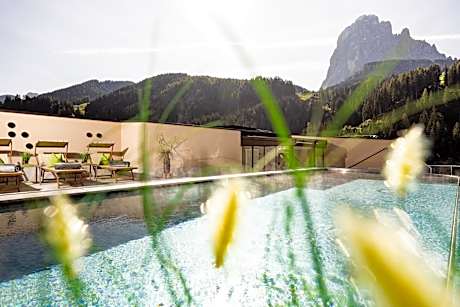 Hotel Touring Dolomites