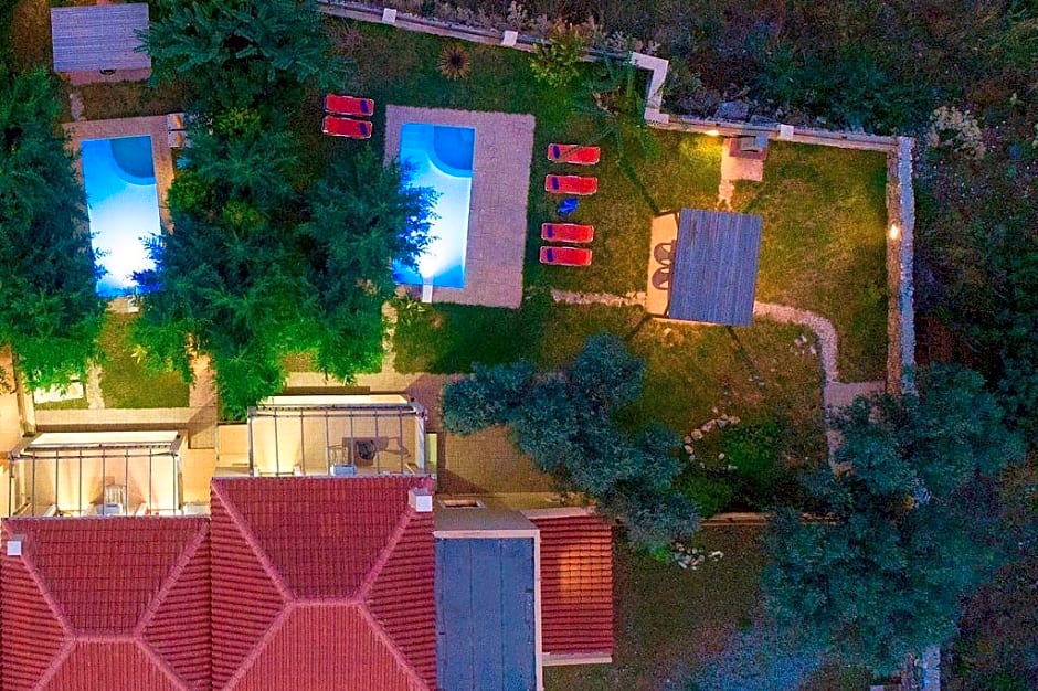 VILLA UPHORIA  with private pool and garden